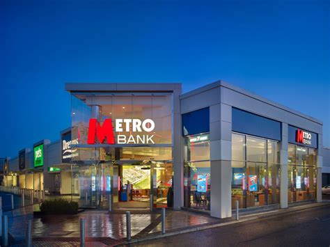 Metro Bank in Borehamwood opening times. Check opening …