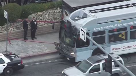 Metro bus driver allegedly stabbed in Woodland Hills; suspect at large