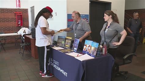 Metro holds hiring event in East St. Louis with special incentives