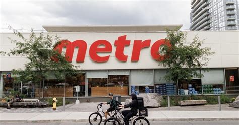 Metro workers across GTA reject tentative deal, set to begin strike action