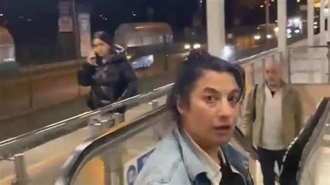Metroya alkollü bindi, yetmedi vatandaşlara saldırdıs