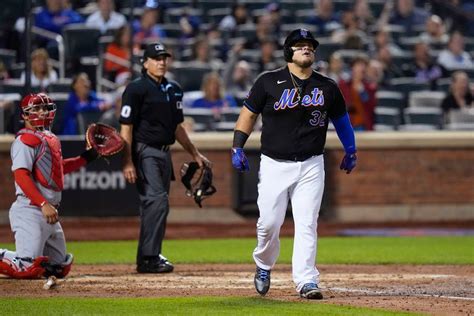 Mets’ bats breakout to take series opener against Cardinals