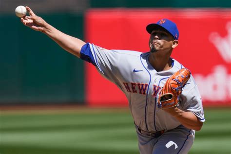 Mets Notebook: Carlos Carrasco lands on IL with elbow inflammation