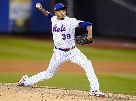 Mets Notebook: Edwin Diaz throws off mound but too early to talk a late-season return