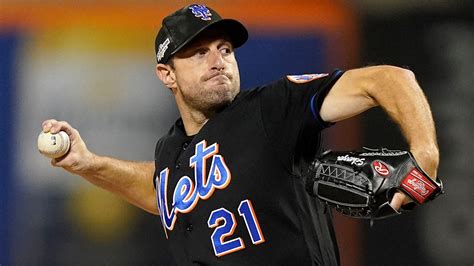 Mets agree on deal to send 3-time Cy Young Award winner Max Scherzer to Rangers, pending no-trade clause: reports