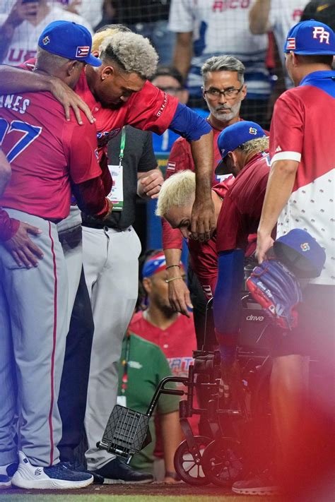 Mets closer Edwin Diaz helped off field after suffering knee injury celebrating World Baseball Classic win