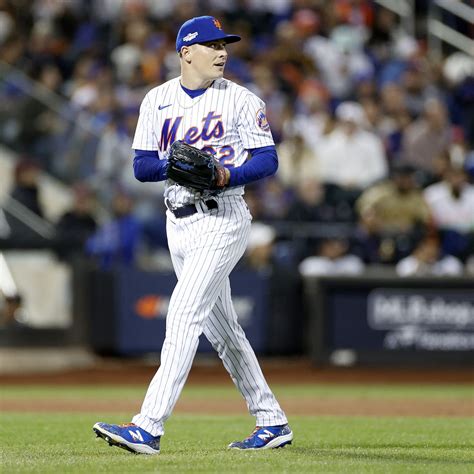 Mets reliever Drew Smith ejected from Subway Series game vs Yankees for illegal substance