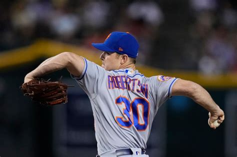 Mets trade David Robertson to the Marlins, signaling plans to sell at deadline