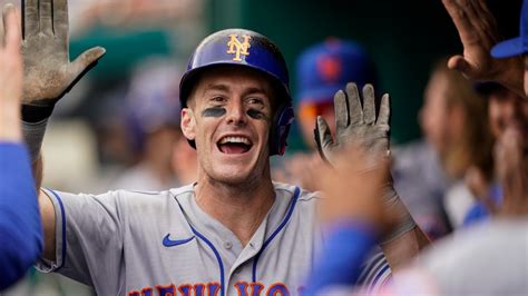 Mets trading outfielder Mark Canha to Milwaukee Brewers: reports