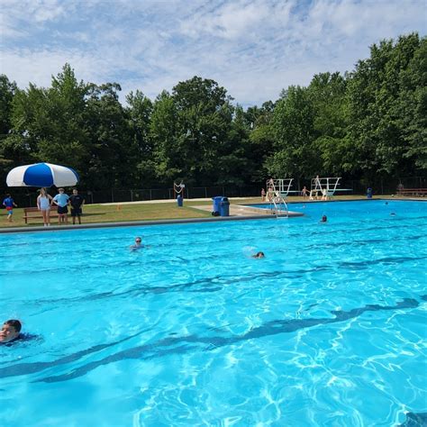 Metuchen community pool. In May 2020, the Borough Pool Commission decided to cancel the 2020 summer pool season, which includes the Metuchen Municipal Pool (MMP) Swim and Dive team due to precautions of COVID-19. For more ... 