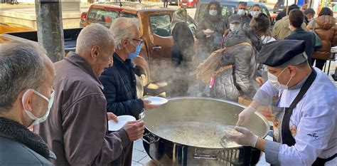 Mevlit Pilavı Dağıtımı Pilavcı Yusuf Usta. 