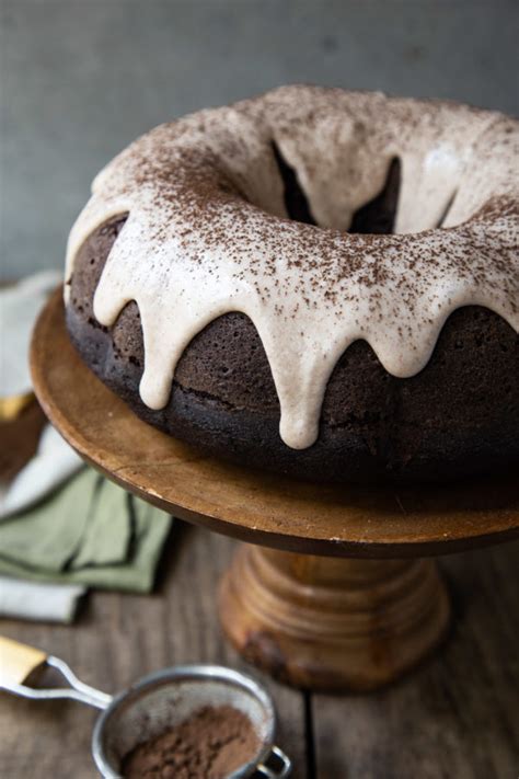 Mexican Chocolate Cake w. Warm Cinnamon Glaze Luci