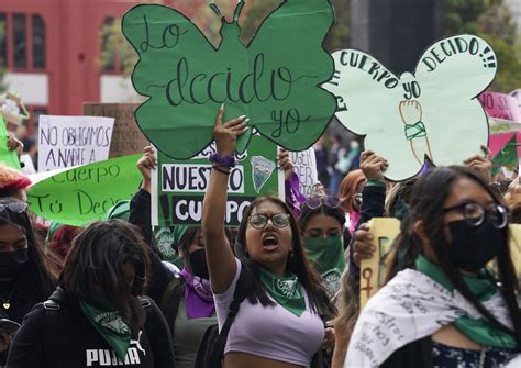 Mexico ends its federal ban on abortion, but a patchwork of state restrictions remains