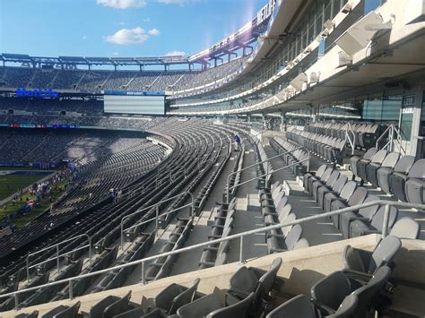 The 200 Level at MetLife Stadium is also known as the Mezzanine Level. Fans looking at tickets in this area will have a choice between an end section and sections on the side. Side Sections Sections on the side of the 200 Level are also known as the Mezzanine Club.. 