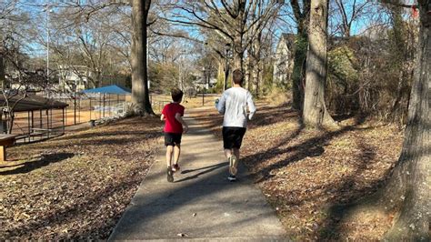 Mi hijo y yo corrimos la misma carrera de 5 km. Cuando no llegó a la meta, salí a buscarlo