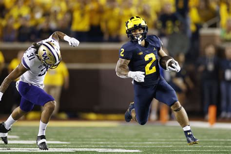 Mi vs washington. College Football News: Michigan 37, Washington 16. Pete Fiutak writes, "Michigan is going to roll. This is the team. The speed is there to stay with Washington, the lines are a killer - a must ... 