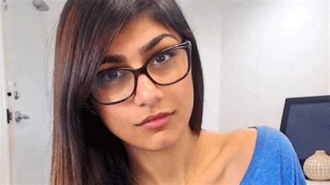 Apr 23, 2018 · Former porn star Mia Khalifa recalled the shocking threats she received after filming a scene where she had sex wearing a hijab. Khalifa, 25, had only been in the porn industry a few months when a ... 
