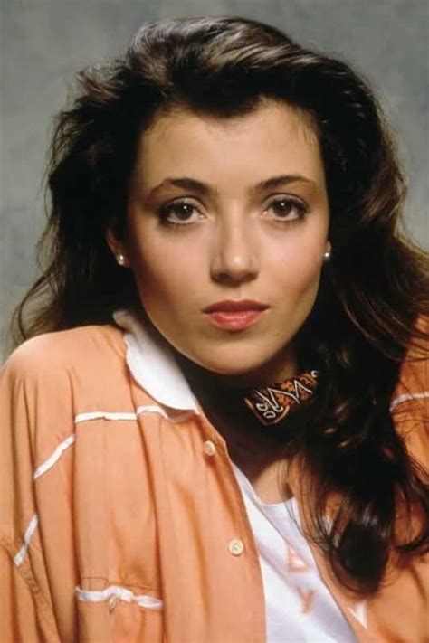 Mia Sara sexy pictures prove she is an epitome of beauty. The American actress Mia Sarapochiello is popularly known as Mia Sara. She is very much famous for her role in the 1986 comedy film Ferris Bueller’s Day off and 1985 film Legend. She also had portrayed some minor characters in A Stranger’s Among Us (1992) and Timecop (1994).