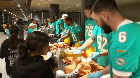 Miami Dolphins hand out holiday meals to families at Hard Rock Stadium