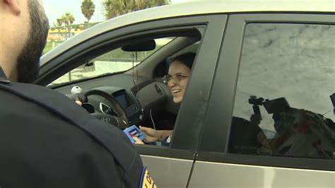 Miami Police give drivers gift cards during traffic stops