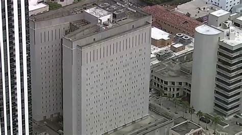 Miami prison nurse pleads guilty to federal bribery and contraband charges
