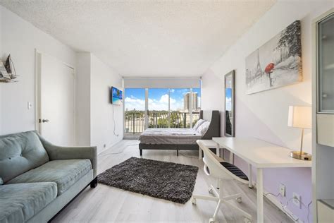 Miami room for rent. Rooms for rent in Miami are very reasonable with a large selection of options. The average rooms in Miami are $550 and the average one to three bedroom apartments range from … 