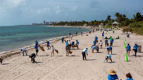 Miami-Dade Parks hosts coastal cleanup at Venetian Causeway
