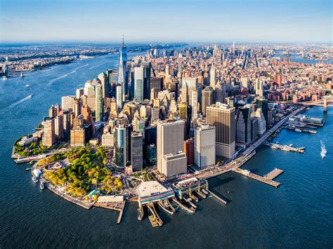 Manhattan is a long island bounded by the Hudson River (to the west), the East River (to the east), and Harlem (to the north). . Mianattyn