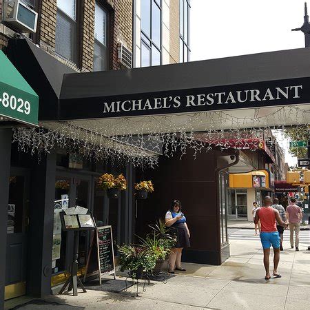 Michael's restaurant nyc. November 4, 2022. You get the feeling that a lot of important and special moments have happened at Michael’s, an old school Italian restaurant on the edge of Marine Park that … 