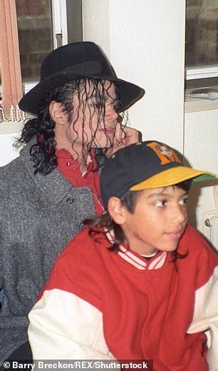 Michael Jackson victim says star gave him a photo …