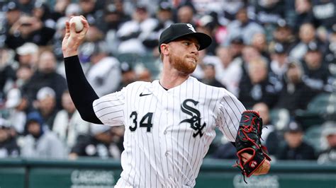 Michael Kopech allows 1 hit in 8 brilliant innings as the Chicago White Sox beat the Kansas City Royals 2-0