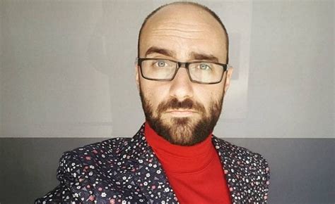 Michael vsauce. Vsauce’s real name is Michael David Stevens and was born on January 23, 1986, in Kansas City, MO. Then he later moved to the UK. He has a sister named Melissa. He currently is 38 years old and is an Aquarius. His father was a chemical engineer father and a teaching assistant mother. So, he had a science-rich environment during his … 