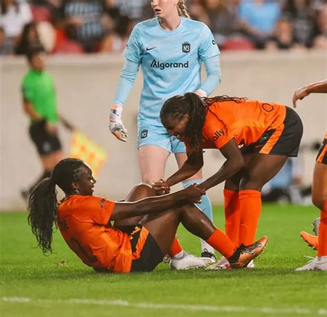 Michelle Alozie scores twice to keep Houston’s NWSL playoff hopes alive
