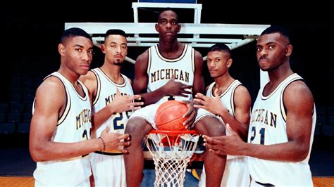 Michigan Wolverines AD denies making apology to Chris Webber - ESPN