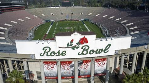 Michigan takes on alabama in the rose bowl on monday.. 3 Dec 2023 ... Michigan Football will be taking on the Alabama Crimson Tide in the College Football Playoff Semifinals at the Rose Bowl. 