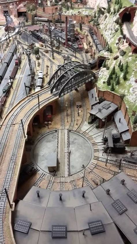 MicroScale Modeling How to Construct Tiny, Intricate Worlds From