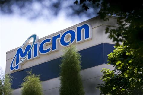 Micron Technology, CarMax rise; BlackBerry, Paychex fall, Thursday, 12/21/2023