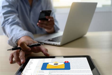 Microsoft Abandons OS Dependent Apps for the Web