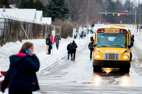 Mid michigan school closings. GRAND RAPIDS, MI -- Several West Michigan school districts have announced closures for Friday, Feb. 17 because of snow and sleet. Among the districts to announce closures so far are Byron Center ... 