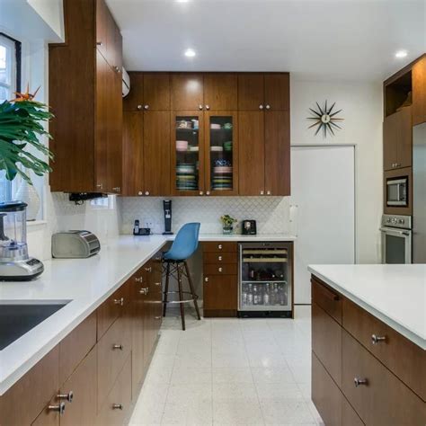 Mid-Century Modern Linoleum Floor Kitchen Ideas - Houzz