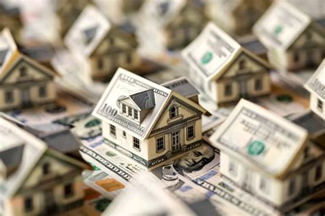 Middle Class Americans Question Economic Prosperity Amidst Persistent Financial Struggles