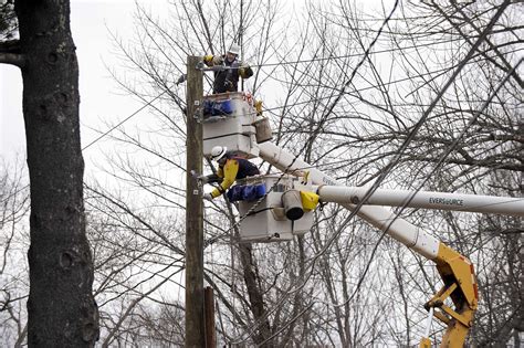 CT Power Outages: Still 90,000 Without Electricity Monday - Acro