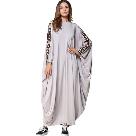 Amazon.com: Mens Muslim Thobe Kaftan Robe Middle East Saudi Arabic Islamic Robes Long Sleeve Crew Neck Clothing Ramadan Jubbah : Sports & Outdoors. 