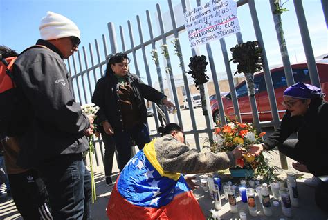 Migrantes exigen justicia tras aplazamiento de audiencia por incendio en Ciudad Juárez