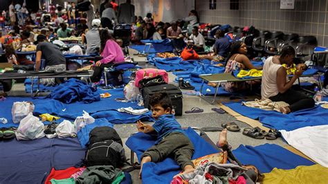 Migrants in Chicago look to shelters for help