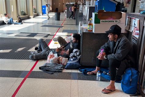 Migrants sleeping on floors of Chicago police districts