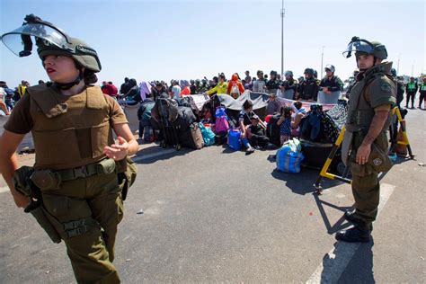 Migration crisis as hundreds stranded at Peru-Chile border