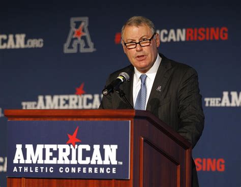 Mike Aresco retiring as AAC commissioner after long championing for leagues outside P5