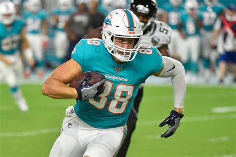 Mike Gesicki’s time with Dolphins comes to a close; tight end goes to rival Patriots in free agency