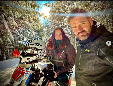 Mike and sarah howe net worth. 086 079 7114 [email protected]. The show aired Wednesday nights at 8 p.m. EST on the Discovery Channel. Sarah and Mike Howe Net Worth 2022 is $1 Million. Howe 2 Live by Mike and Sarah Howe is an American YouTube channel with a net worth of $20,000 as of April 2022. Who is Sarah and Mike? 